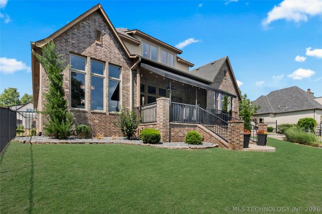 611 Fairway Drive, Broken Arrow, OK 74011
