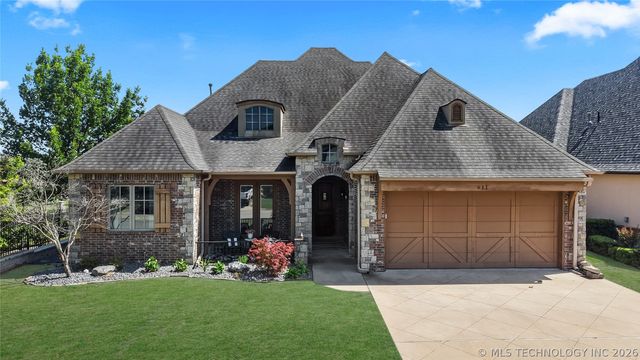 611 Fairway Drive, Broken Arrow, OK 74011