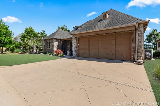 611 Fairway Drive, Broken Arrow, OK 74011