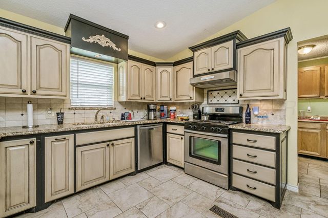 1330 Lions Street, Miami, TX 79059