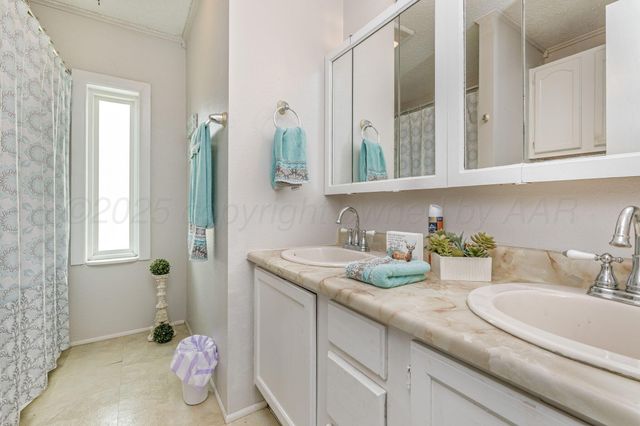 1330 Lions Street, Miami, TX 79059