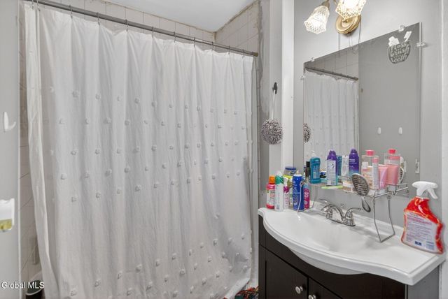 114 3rd Avenue, Rensselaer, NY 12144