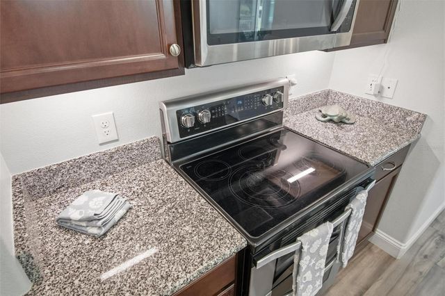 6 OAKLEAF WAY, Palm Coast, FL 32137