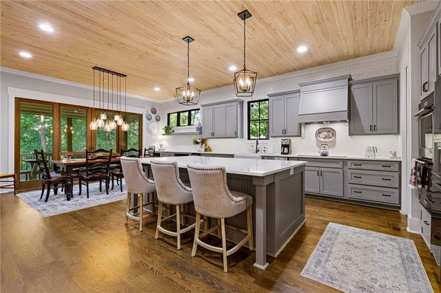 4594 Lakeview Lane, Gainesville, GA 30504