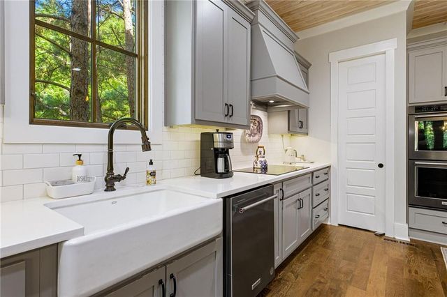 4594 Lakeview Lane, Gainesville, GA 30504