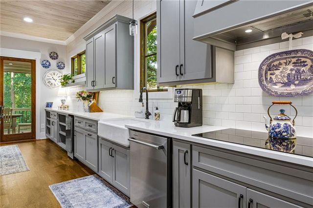 4594 Lakeview Lane, Gainesville, GA 30504