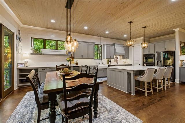 4594 Lakeview Lane, Gainesville, GA 30504