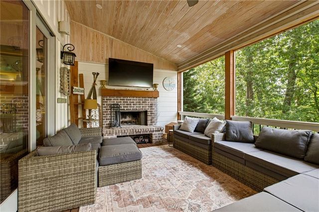 4594 Lakeview Lane, Gainesville, GA 30504