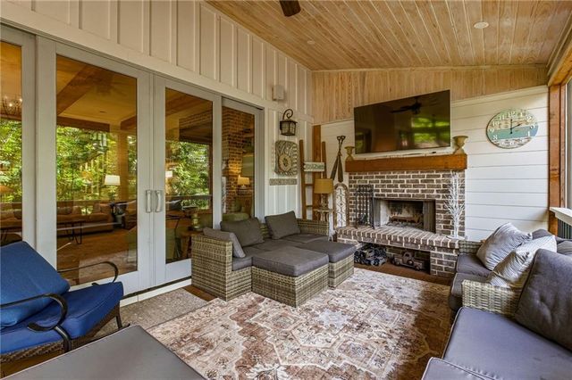 4594 Lakeview Lane, Gainesville, GA 30504