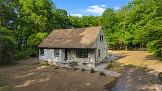 380 Brayton Road, Tiverton, RI 02878