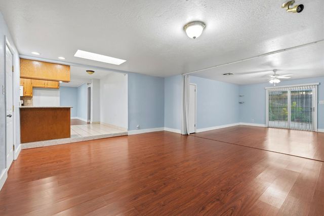 2826 E Hampton Way, Fresno, CA 93726