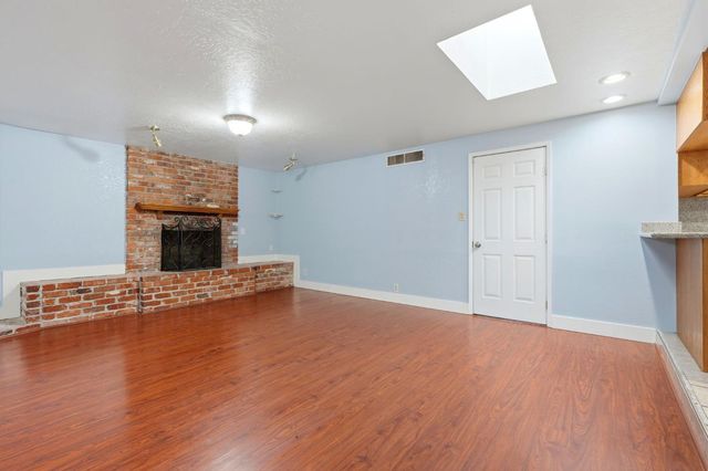 2826 E Hampton Way, Fresno, CA 93726