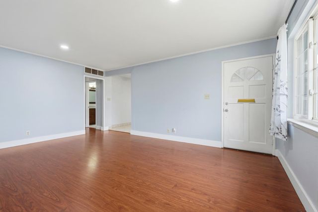 2826 E Hampton Way, Fresno, CA 93726