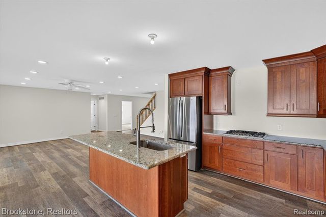 3695 Lotus Drive, Waterford, MI 48329