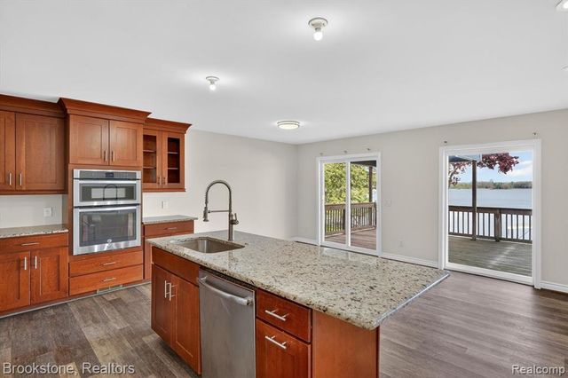 3695 Lotus Drive, Waterford, MI 48329