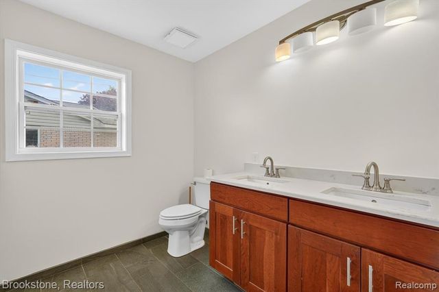 3695 Lotus Drive, Waterford, MI 48329