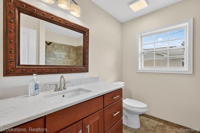 3695 Lotus Drive, Waterford, MI 48329