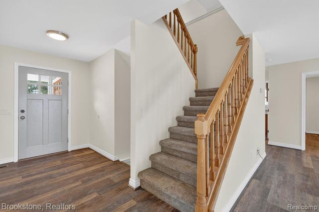 3695 Lotus Drive, Waterford, MI 48329