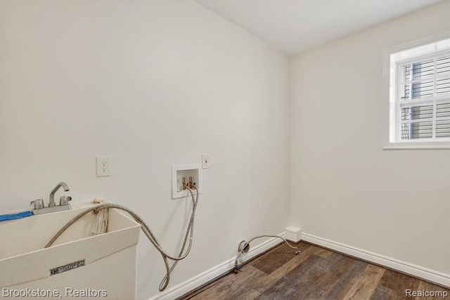3695 Lotus Drive, Waterford, MI 48329