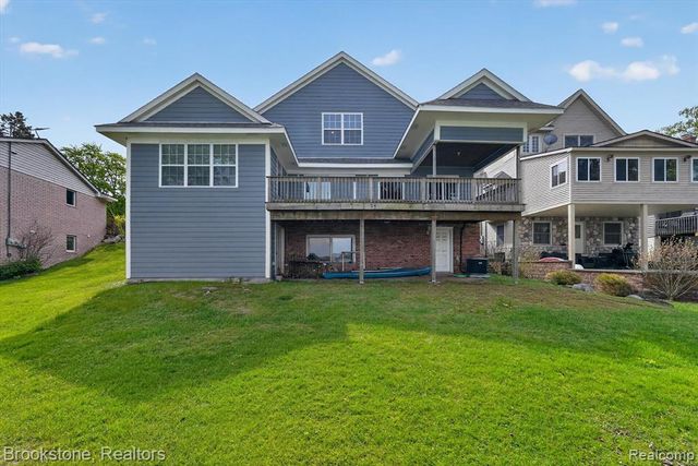3695 Lotus Drive, Waterford, MI 48329