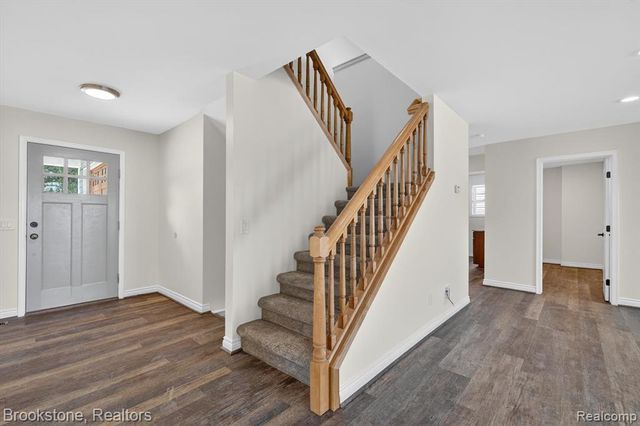 3695 Lotus Drive, Waterford, MI 48329