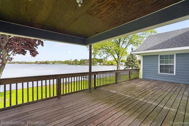 3695 Lotus Drive, Waterford, MI 48329