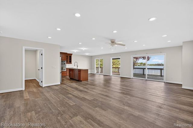 3695 Lotus Drive, Waterford, MI 48329