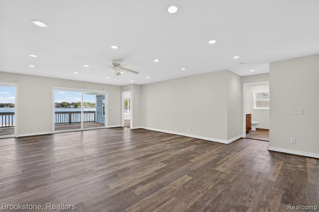 3695 Lotus Drive, Waterford, MI 48329