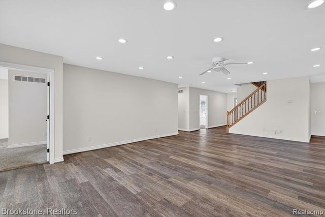 3695 Lotus Drive, Waterford, MI 48329