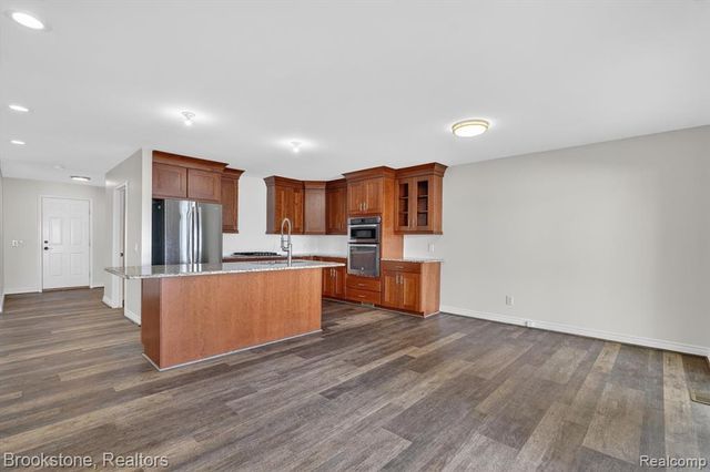 3695 Lotus Drive, Waterford, MI 48329