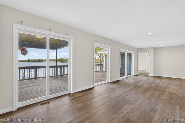 3695 Lotus Drive, Waterford, MI 48329