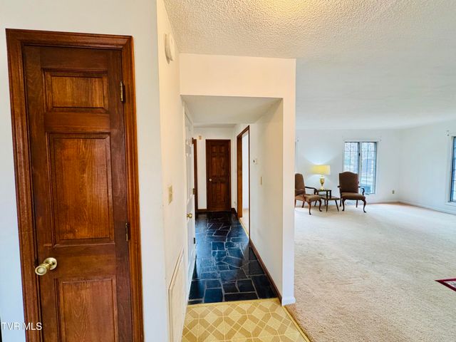 5 Red Fern Circle, Johnson City, TN 37604