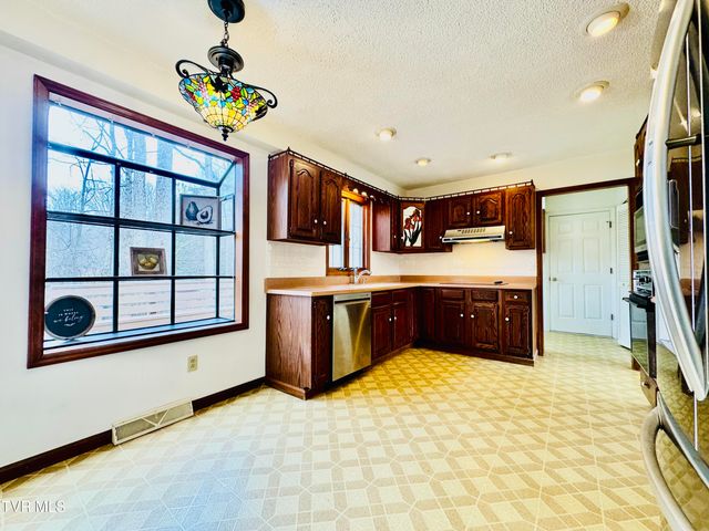 5 Red Fern Circle, Johnson City, TN 37604