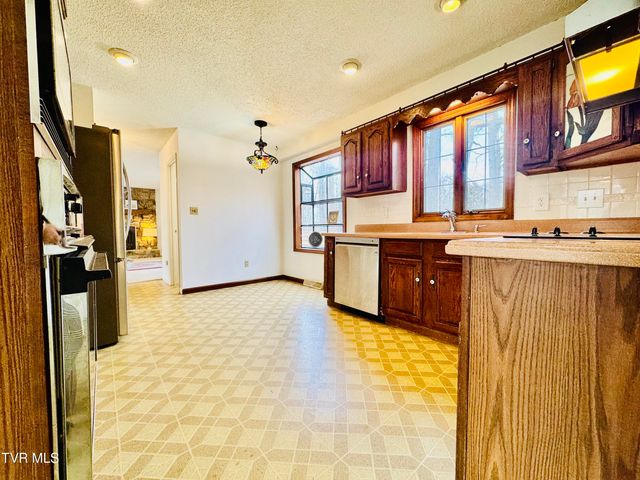 5 Red Fern Circle, Johnson City, TN 37604