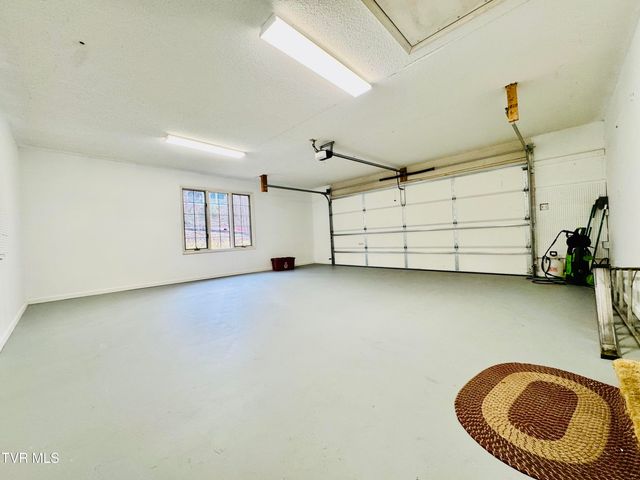 5 Red Fern Circle, Johnson City, TN 37604