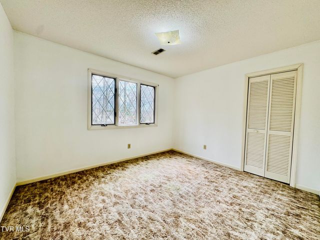 5 Red Fern Circle, Johnson City, TN 37604