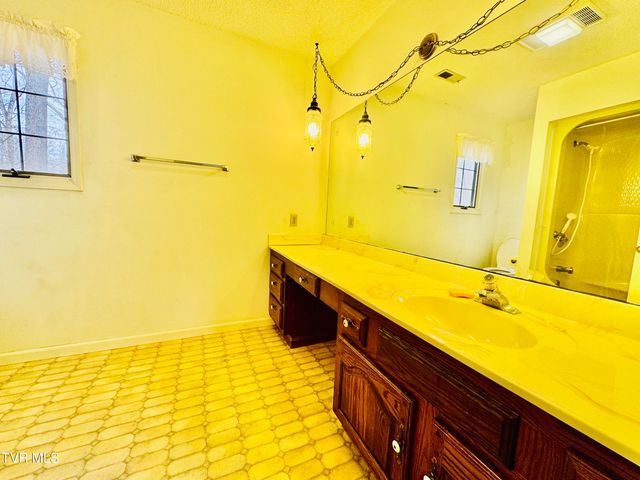 5 Red Fern Circle, Johnson City, TN 37604