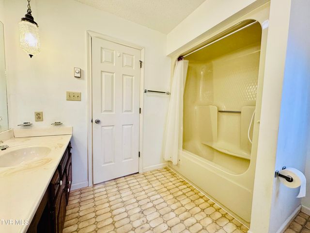 5 Red Fern Circle, Johnson City, TN 37604