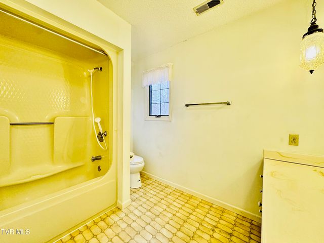 5 Red Fern Circle, Johnson City, TN 37604