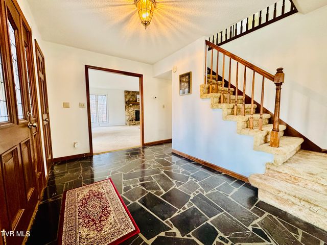 5 Red Fern Circle, Johnson City, TN 37604