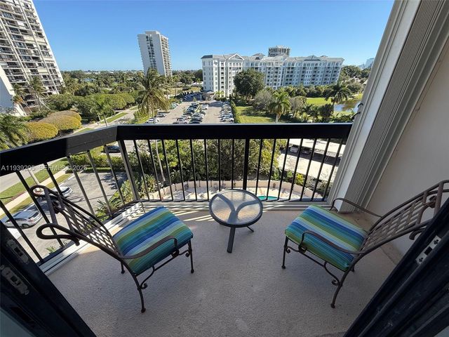 2425 Presidential Way 703, West Palm Beach, FL 33401