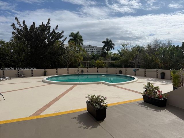 2425 Presidential Way 703, West Palm Beach, FL 33401