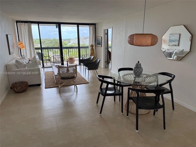 2425 Presidential Way 703, West Palm Beach, FL 33401