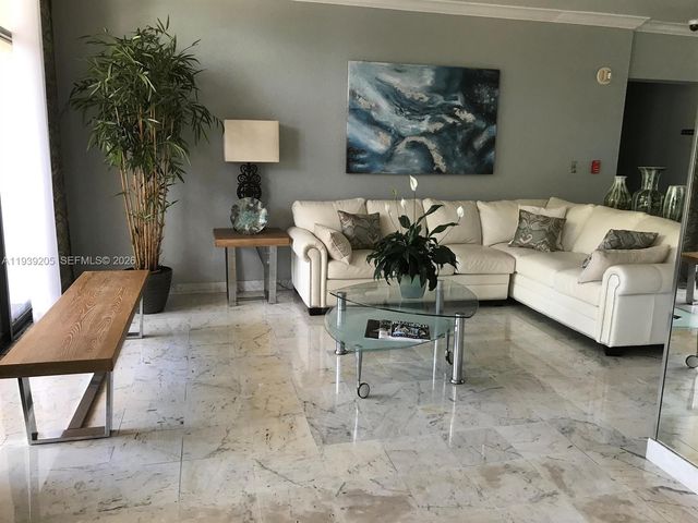 2425 Presidential Way 703, West Palm Beach, FL 33401