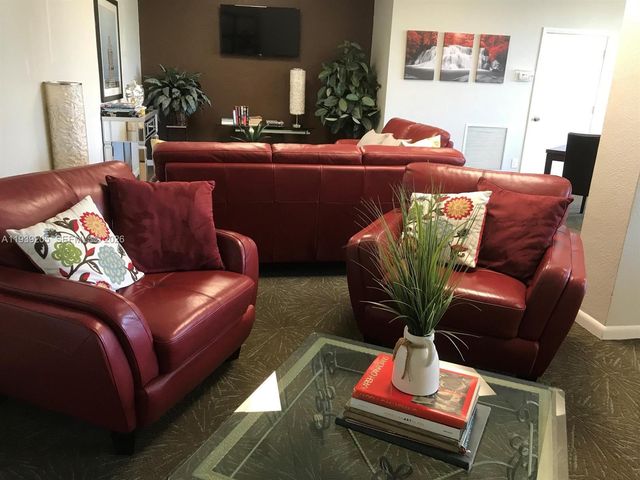 2425 Presidential Way 703, West Palm Beach, FL 33401