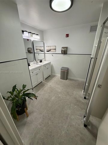 2425 Presidential Way 703, West Palm Beach, FL 33401