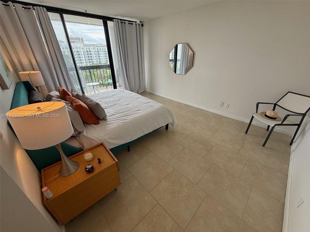 2425 Presidential Way 703, West Palm Beach, FL 33401