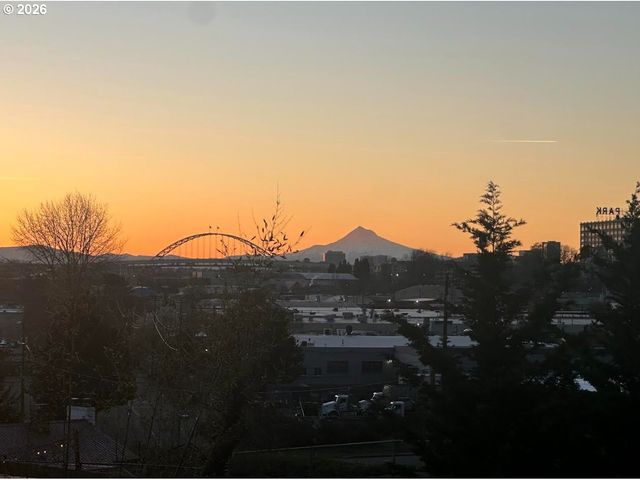 2635 Nw SUSSEX Ave, Portland, OR 97210