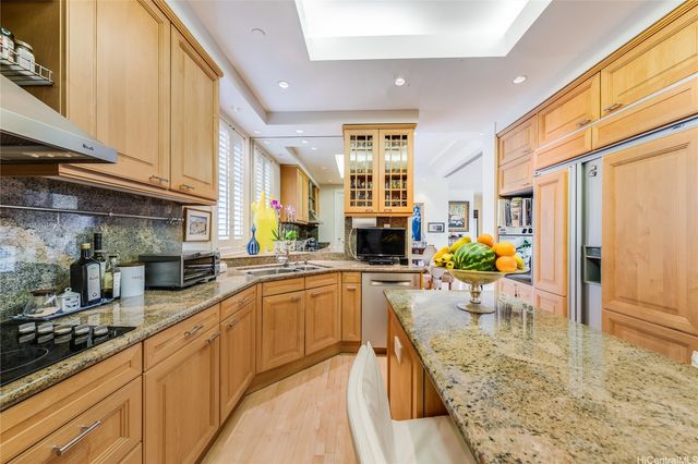 1740 S Beretania Street 9, Honolulu, HI 96826