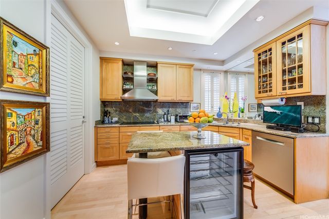 1740 S Beretania Street 9, Honolulu, HI 96826